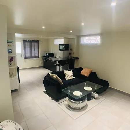 Apartamento Cosy Proche Roissy Cdg Astérix Disneyland Paris *